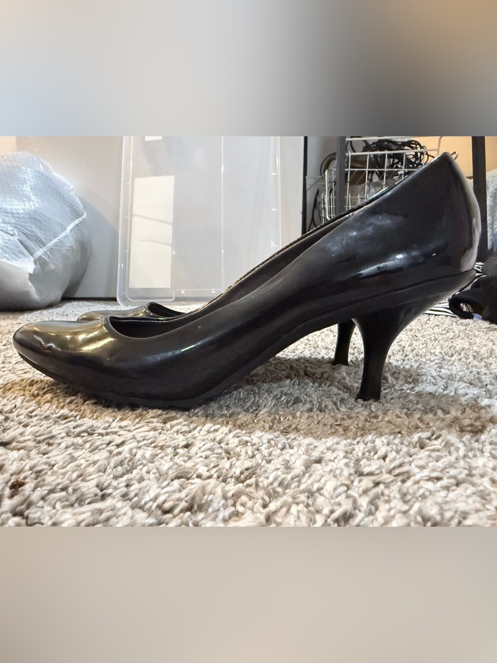 Kenneth Cole Reaction Black Patent Mid Heel Pumps